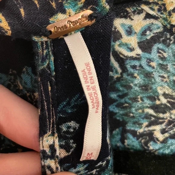 Free People Lady Luck Printed Tunic Blouse Size Medium Open Back Buttons Flare - Picture 9 of 13